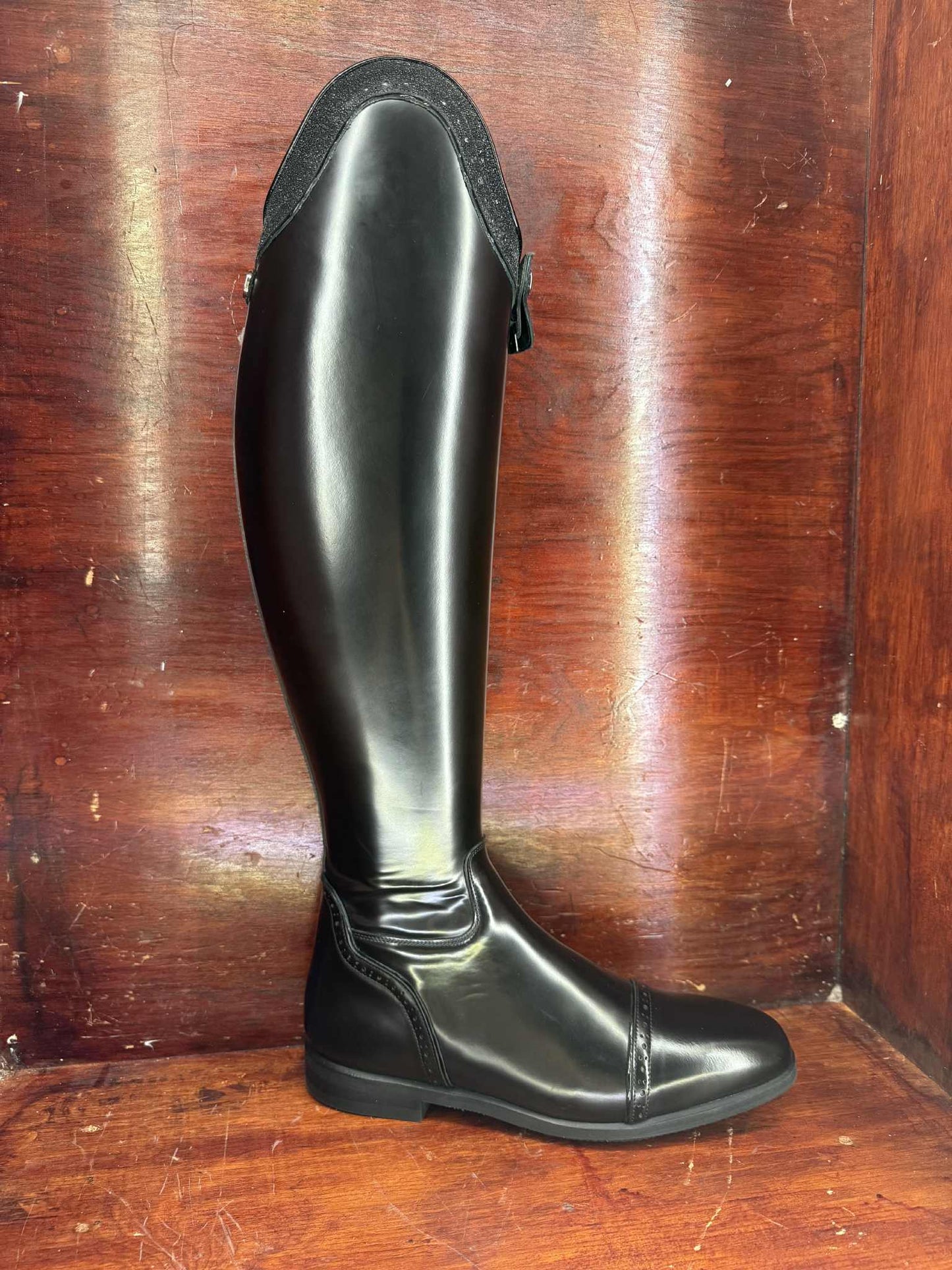 Celeris Olivia Handpolished Black