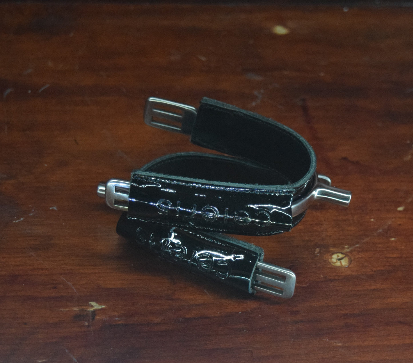 Celeris Sporerbeskyttere Black Gloss