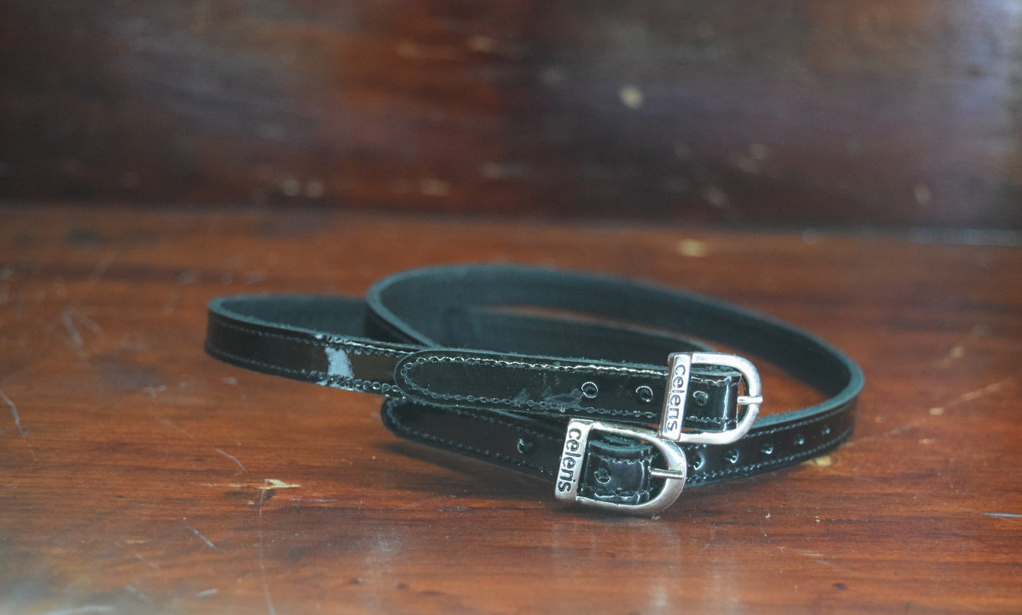 Celeris Sporeremme Sort lak smal